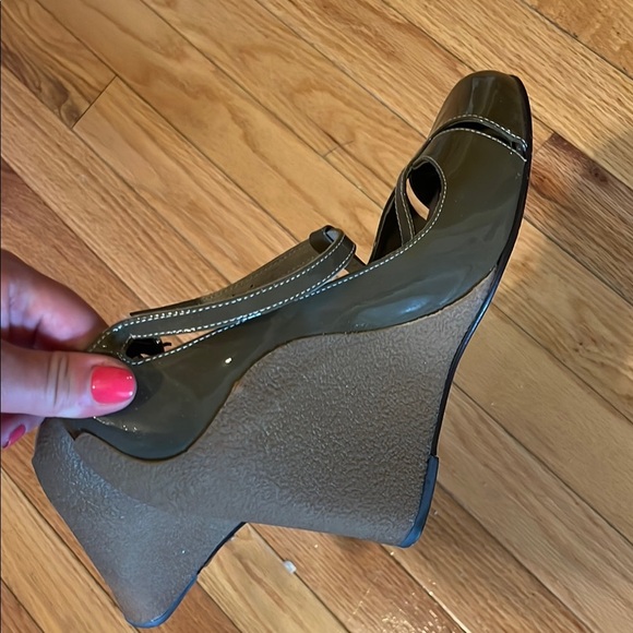 Michael Kors Tan Wedge Shoes - Picture 6 of 7